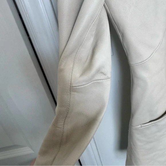 Vintage Danier Genuine Leather Jacket Creamy Taupe, Zip, Minimalist Cut 8/10 - Picture 5 of 8